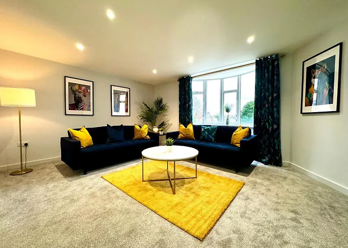Amazing Large 3 Bedroom - Sleeps 8!